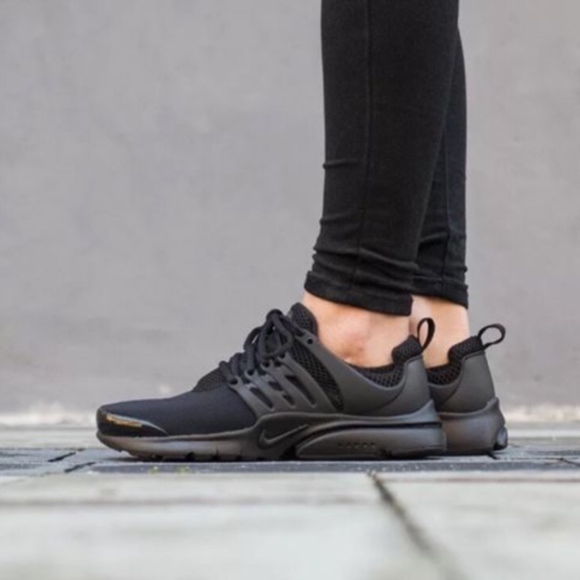 Nike Shoes - Women's/Girls Nike Air Presto (Size 7y= 8.5)